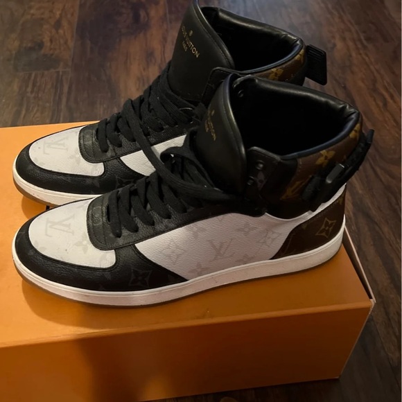 COPY - Louis button men sneakers - Picture 2 of 4